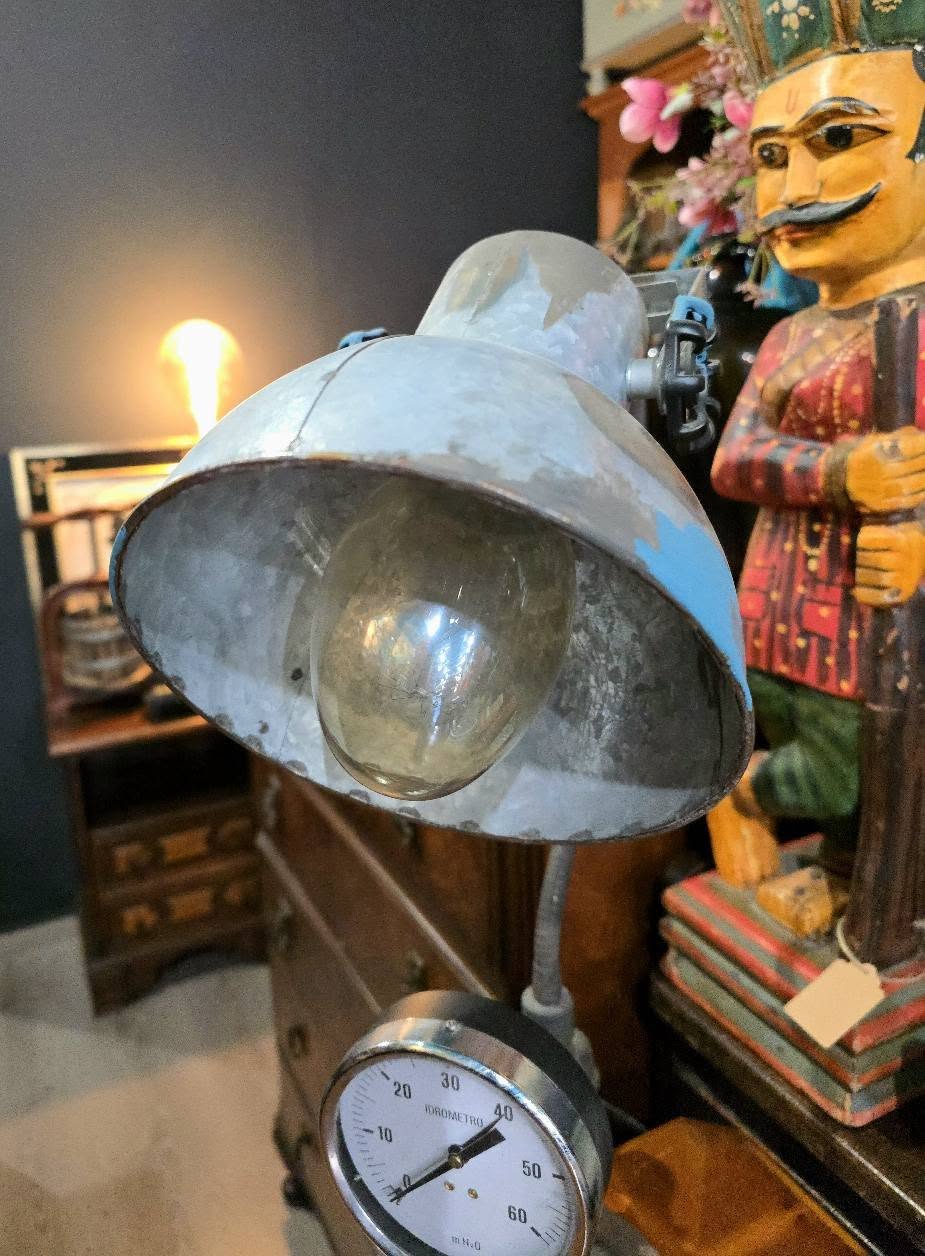 Vintage heavy industrial moving articulated lamp
