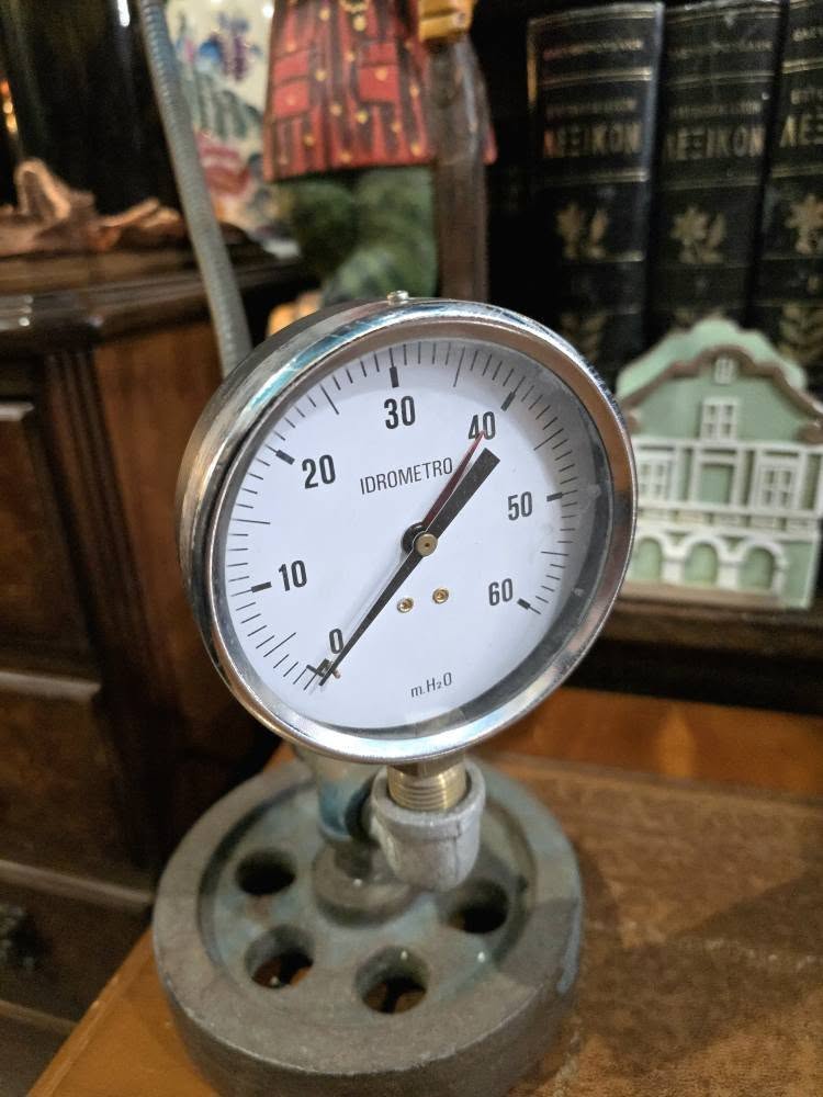 Vintage heavy industrial moving articulated lamp