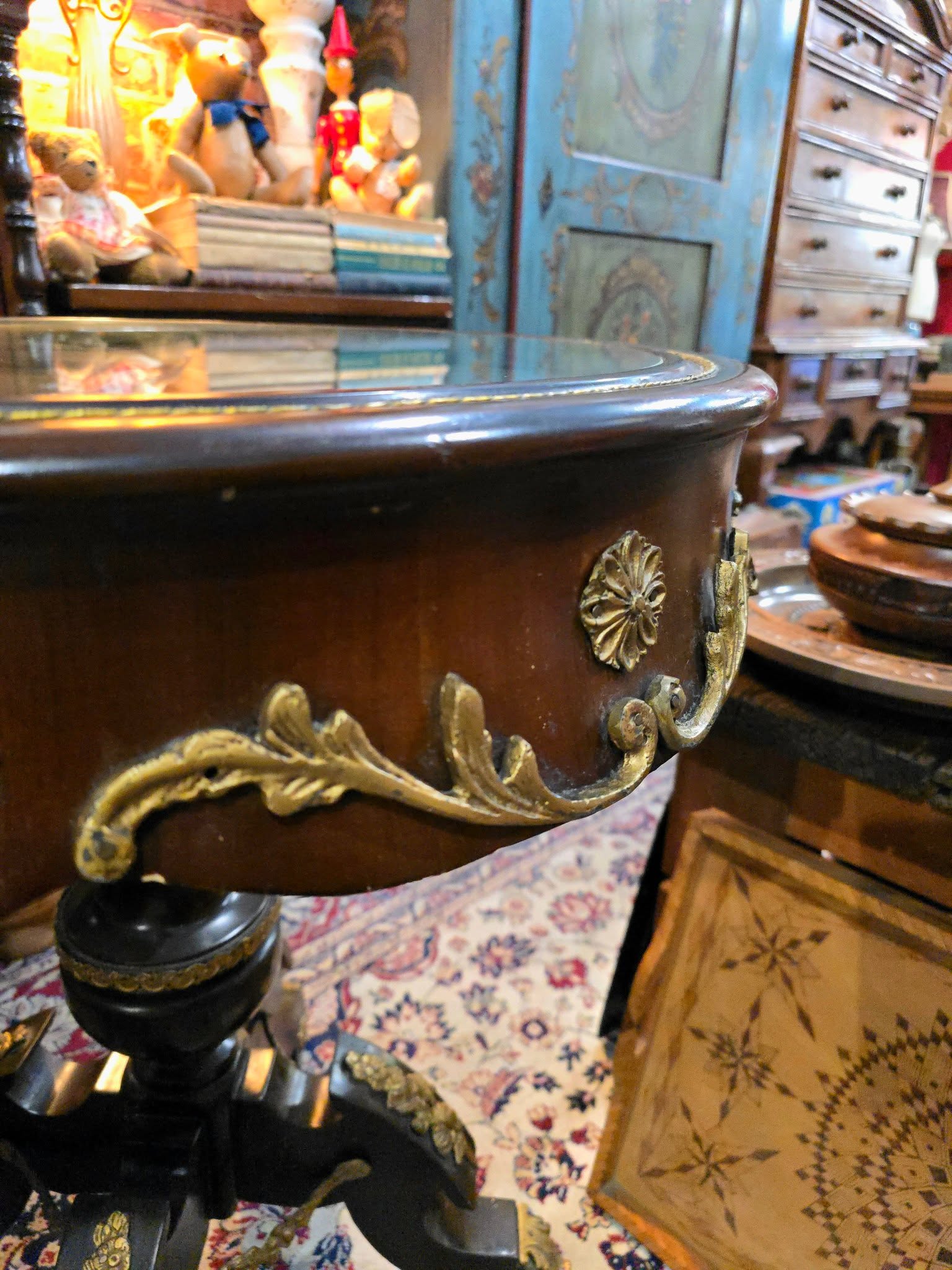 Vintage Baroque Style Glass Top Wooden Round Side Table
