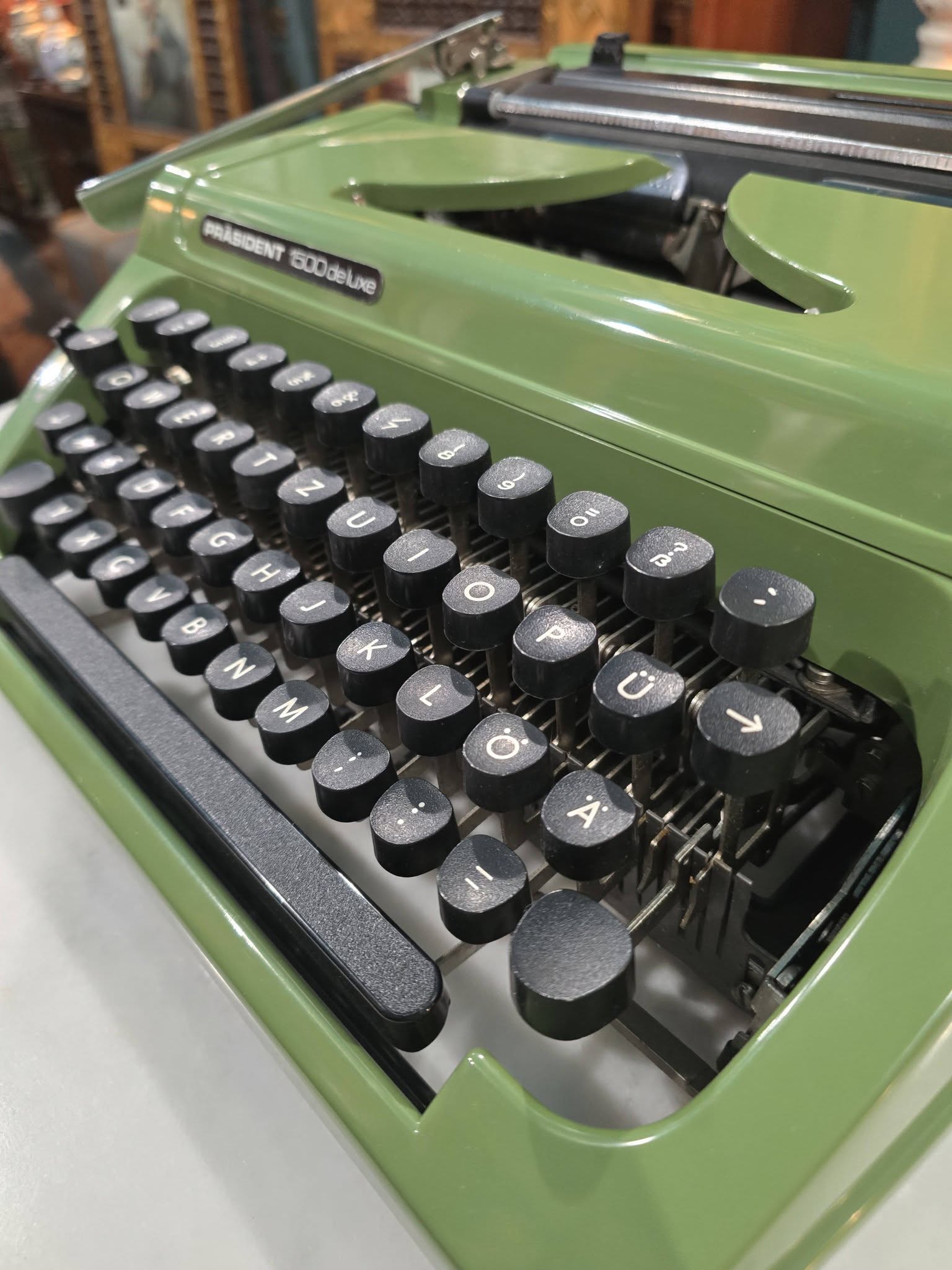 Vintage German Prasident 1500 deluxe Typewriter