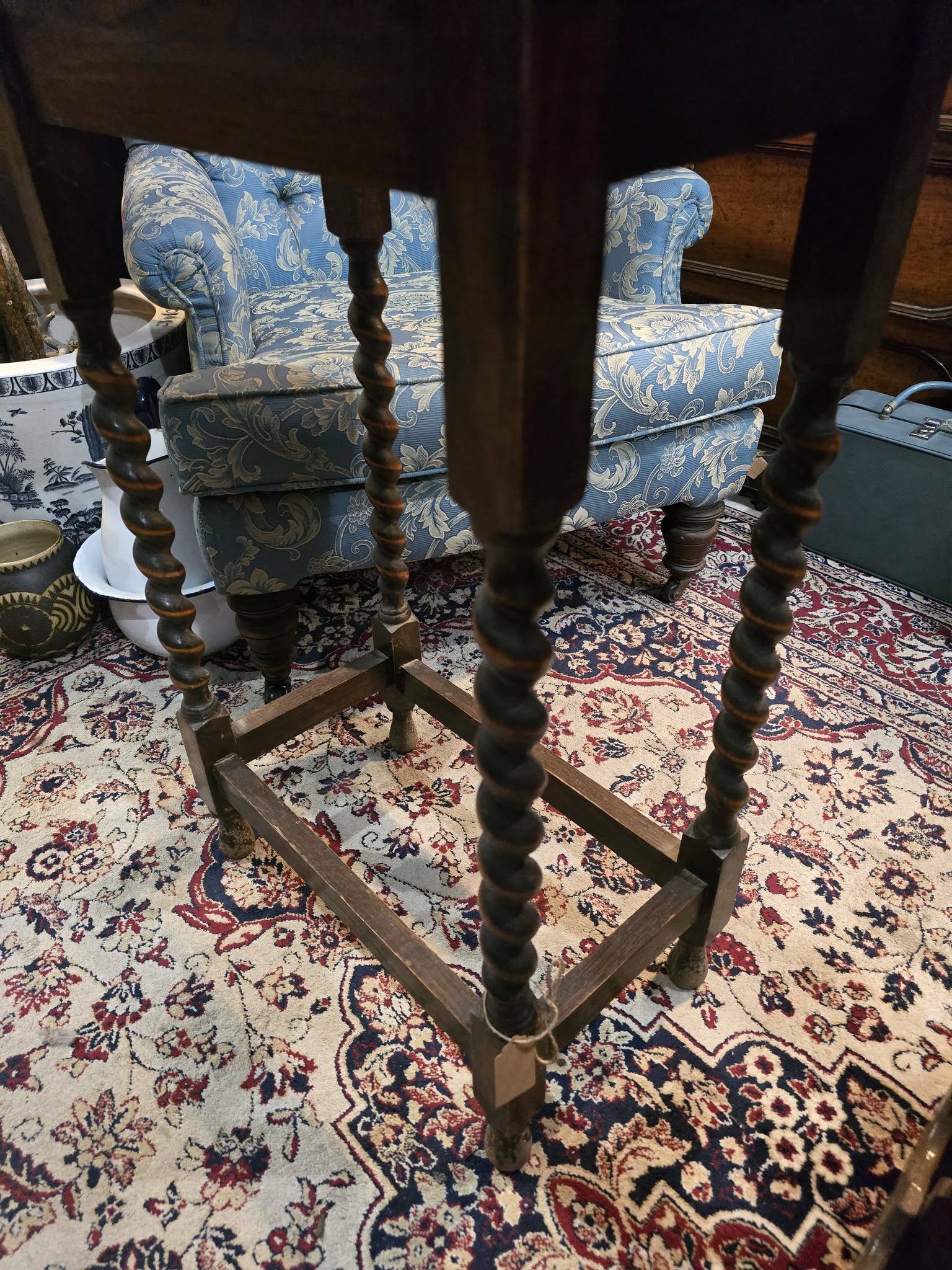 Antique English beautiful wooden Oak Barley Twist Scalloped Edge Accent Table