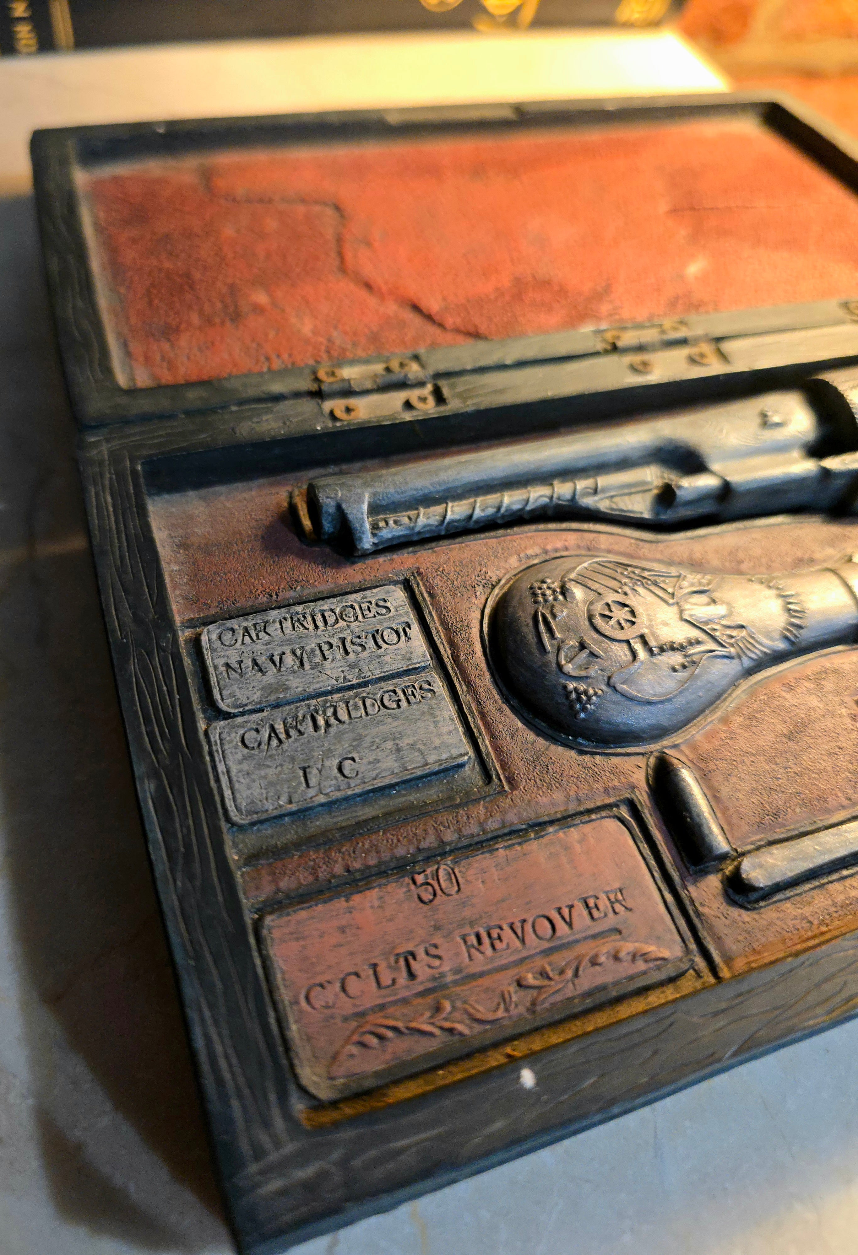 Vintage Western-Style Resin Colt-Look Revolver Trinket Box - Decorative Case with Removable Gun"