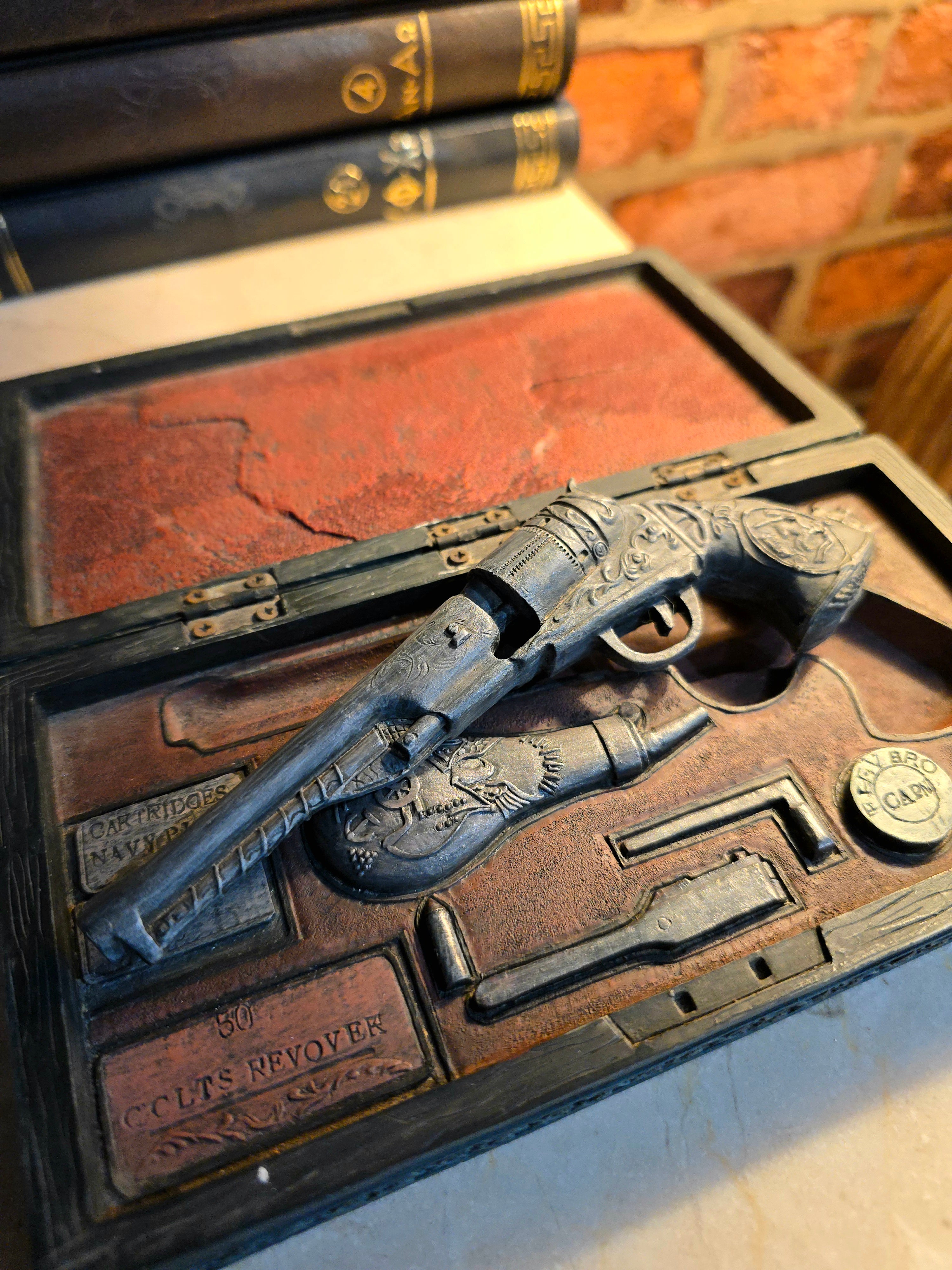Vintage Western-Style Resin Colt-Look Revolver Trinket Box - Decorative Case with Removable Gun"