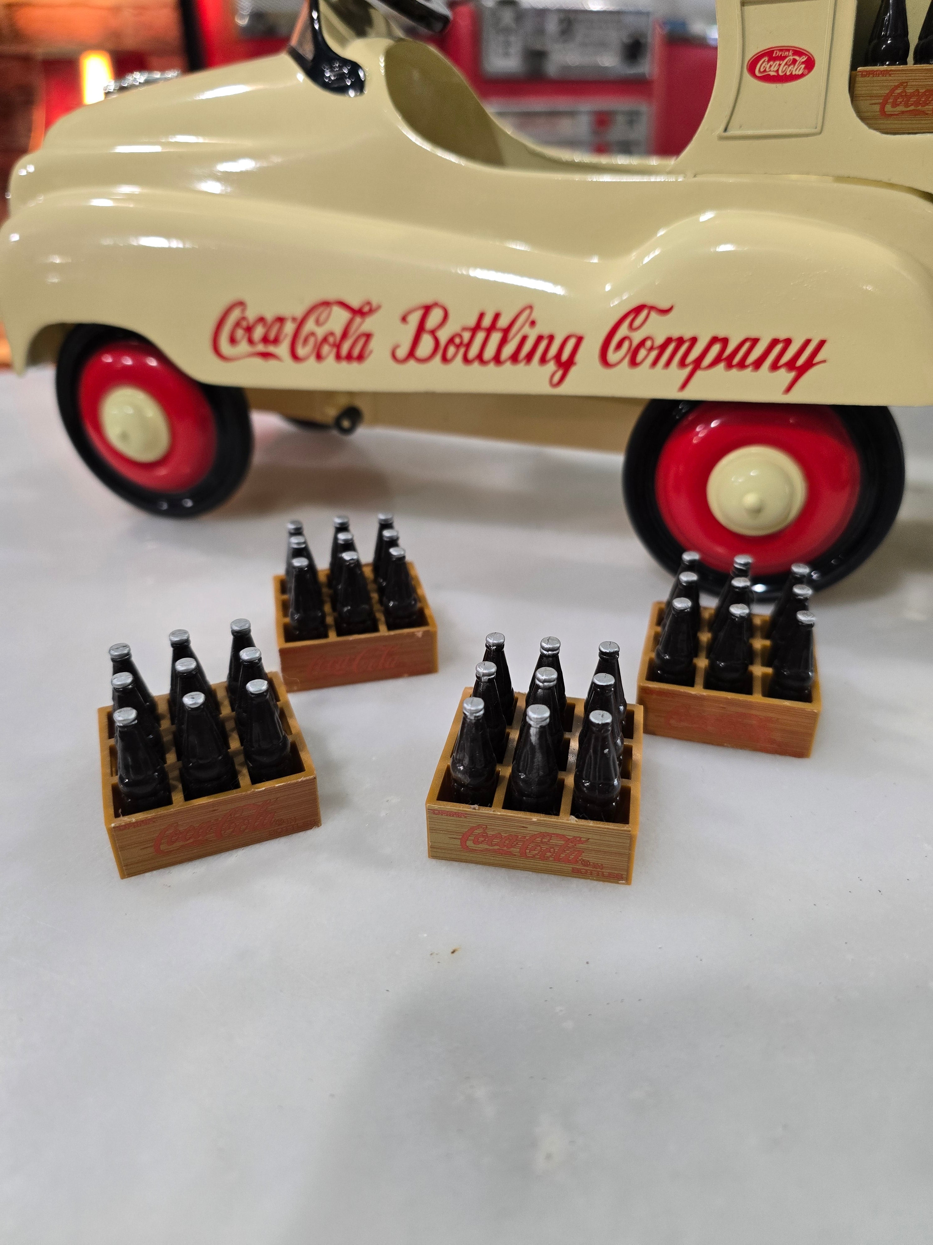 Coca-Cola 1997 Deluxe Delivery Truck 1:3