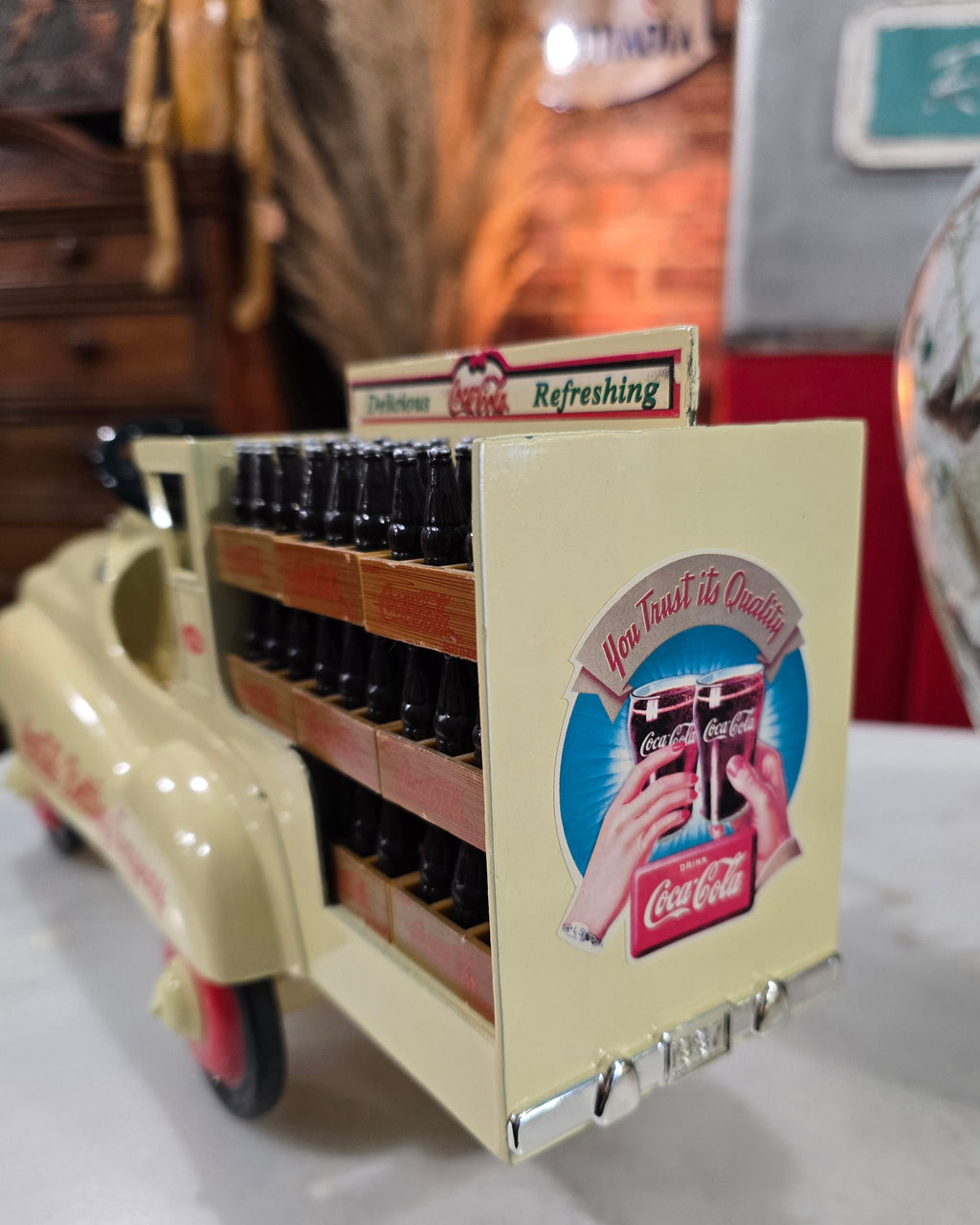 Coca-Cola 1997 Deluxe Delivery Truck 1:3