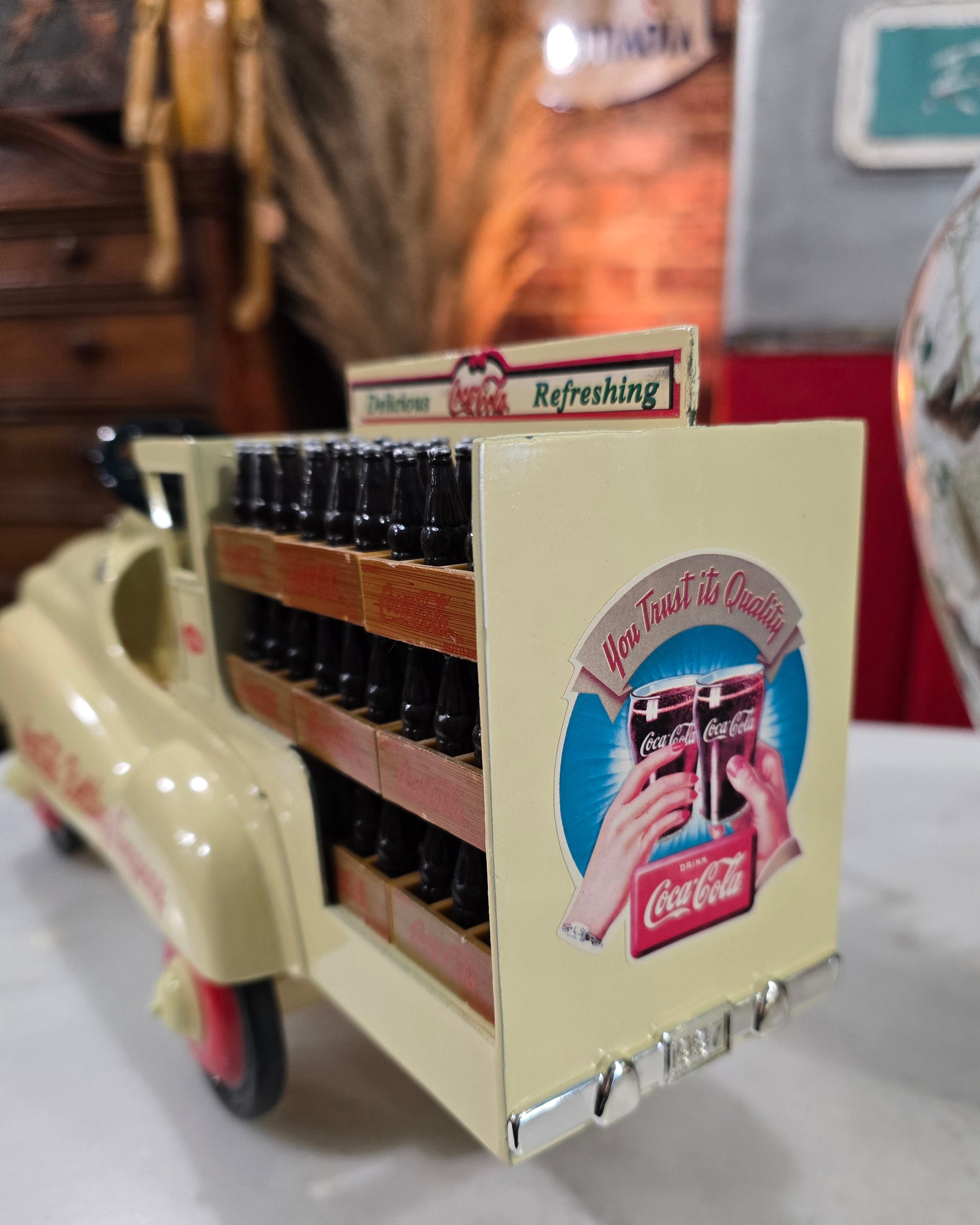 Coca-Cola 1997 Deluxe Delivery Truck 1:3