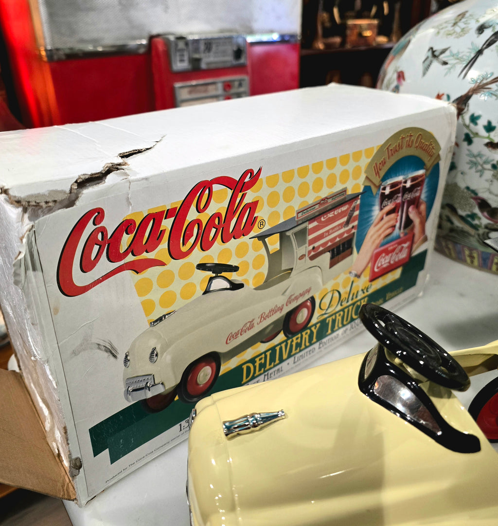 Coca-Cola 1997 Deluxe Delivery Truck 1:3