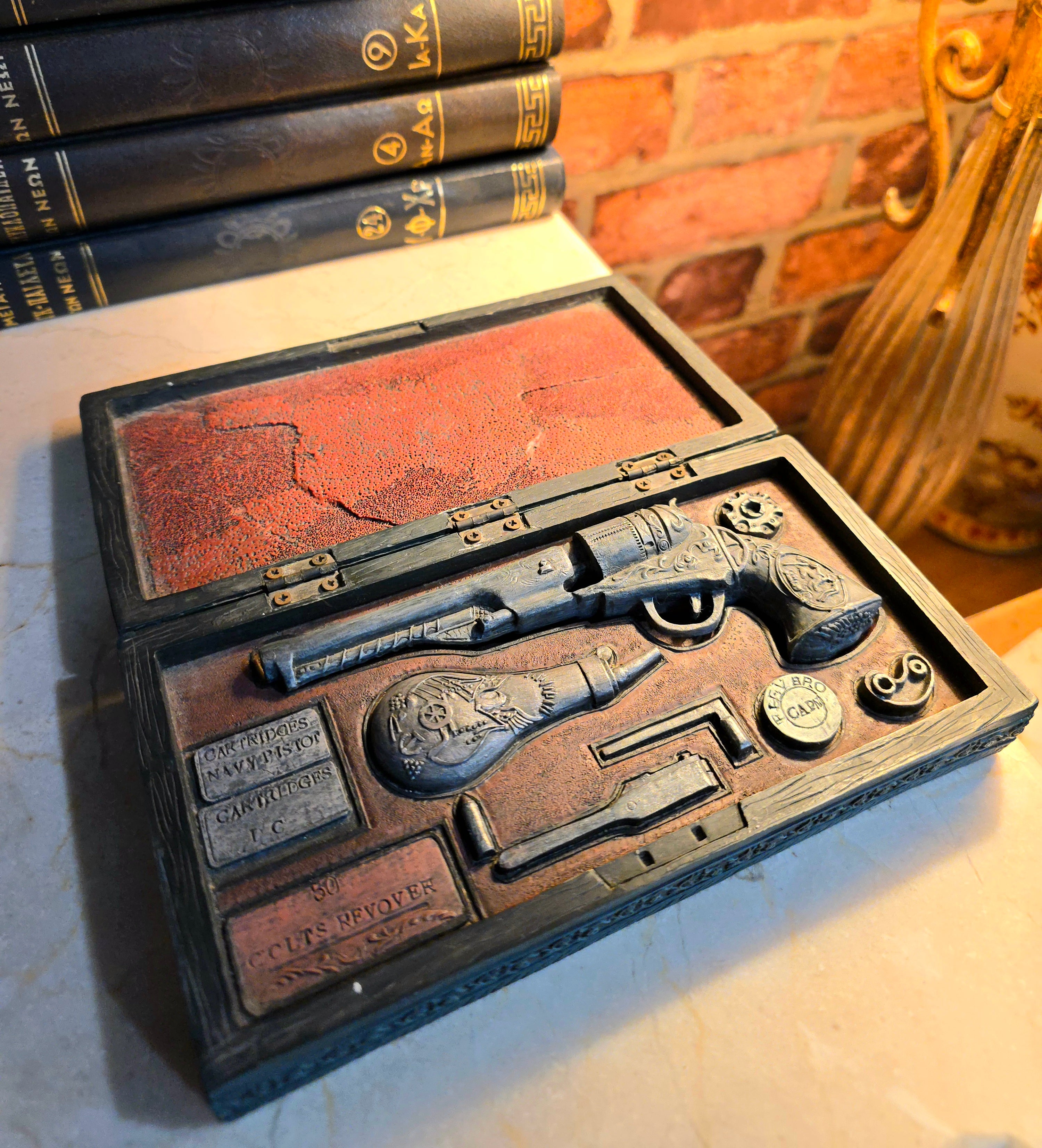Vintage Western-Style Resin Colt-Look Revolver Trinket Box - Decorative Case with Removable Gun"