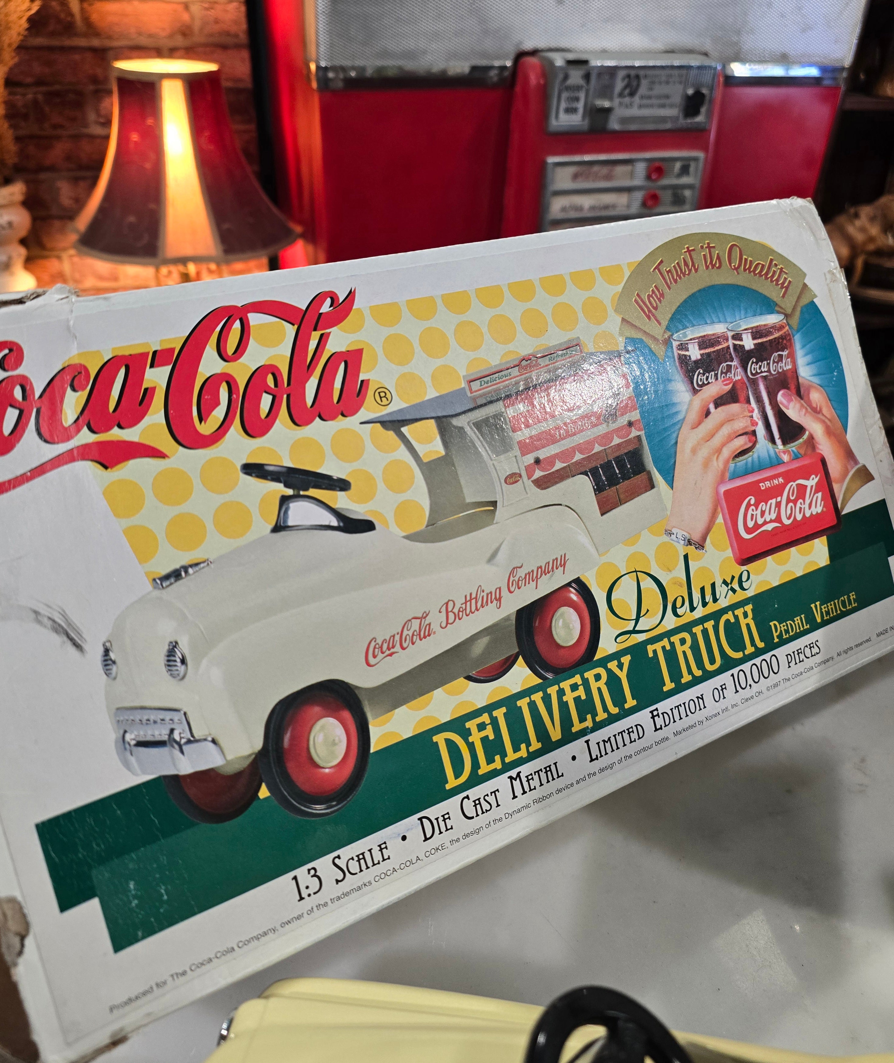 Coca-Cola 1997 Deluxe Delivery Truck 1:3