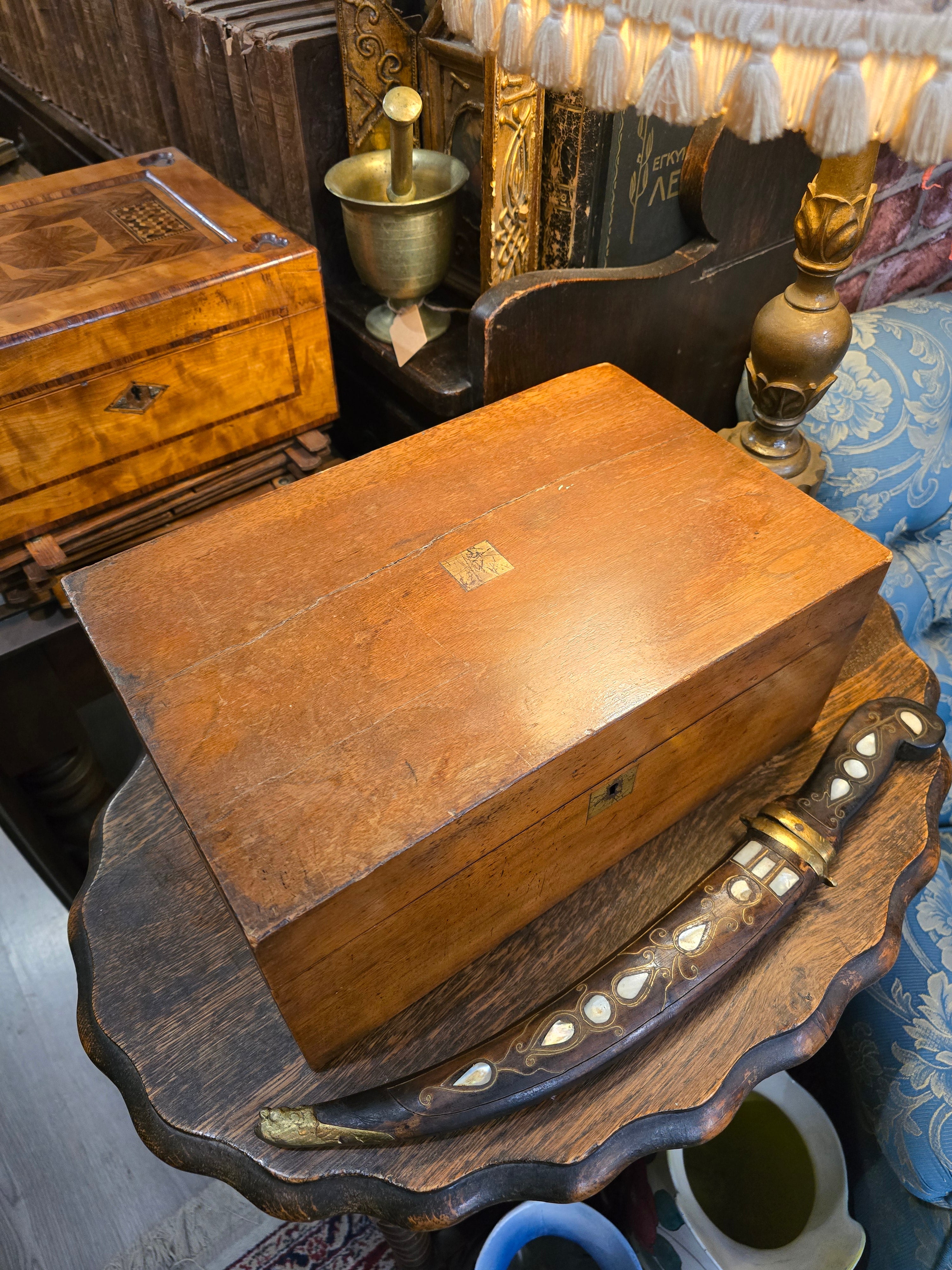 Antique 19th Century Victorian antique writing box in walnut