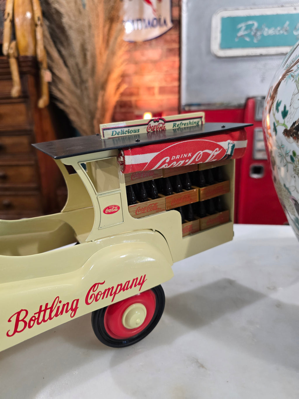 Coca-Cola 1997 Deluxe Delivery Truck 1:3