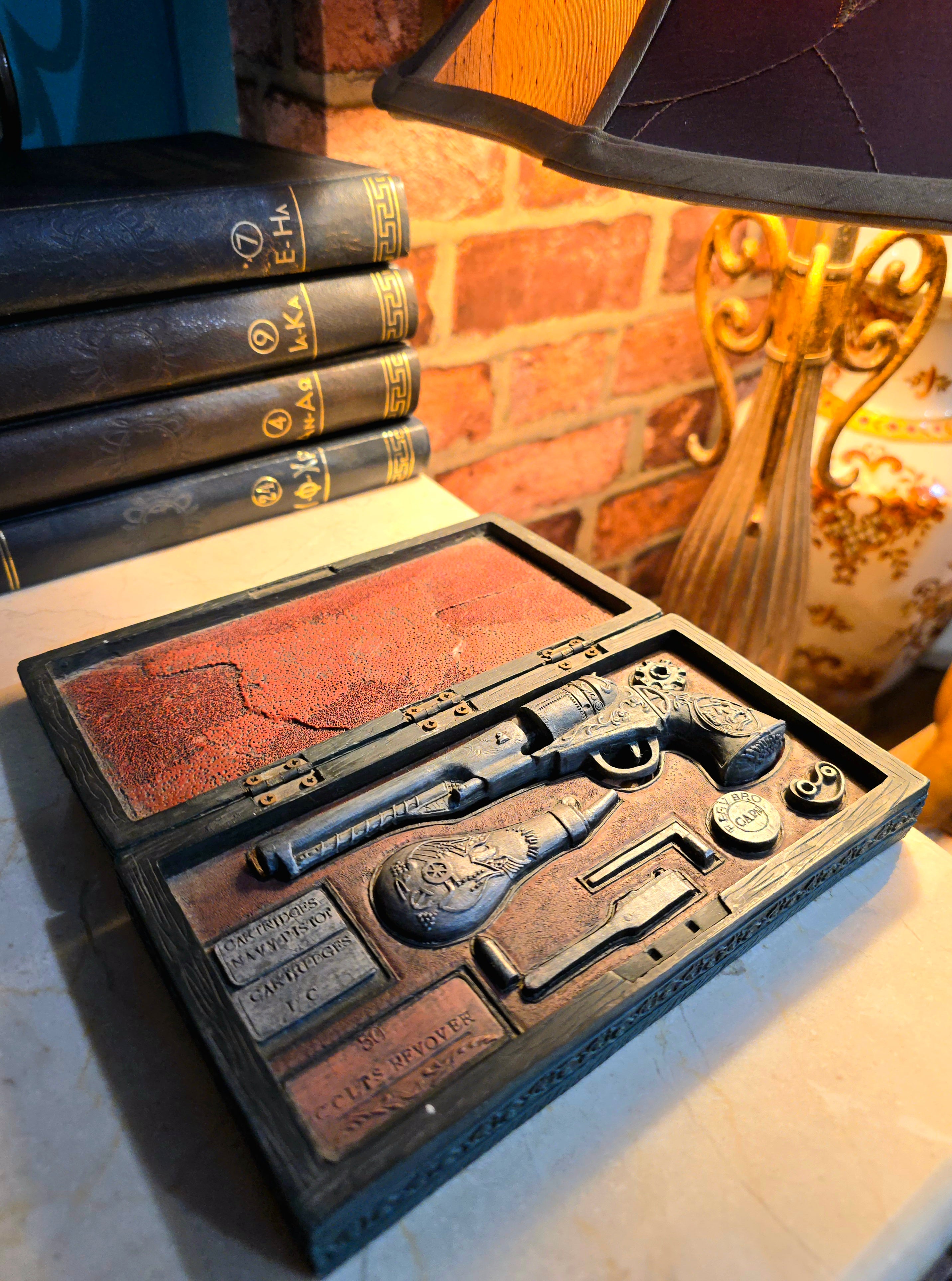 Vintage Western-Style Resin Colt-Look Revolver Trinket Box - Decorative Case with Removable Gun"