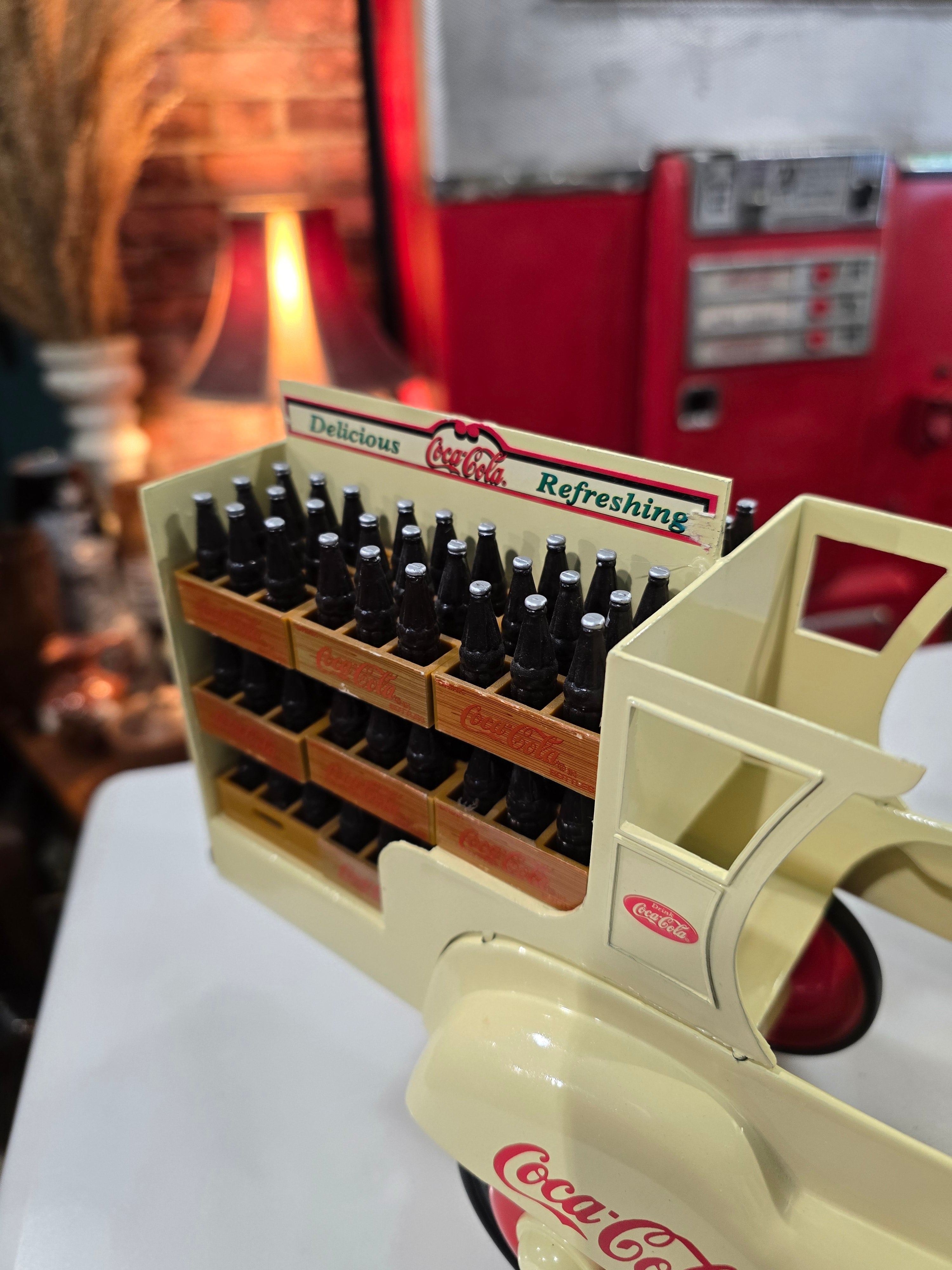 Coca-Cola 1997 Deluxe Delivery Truck 1:3