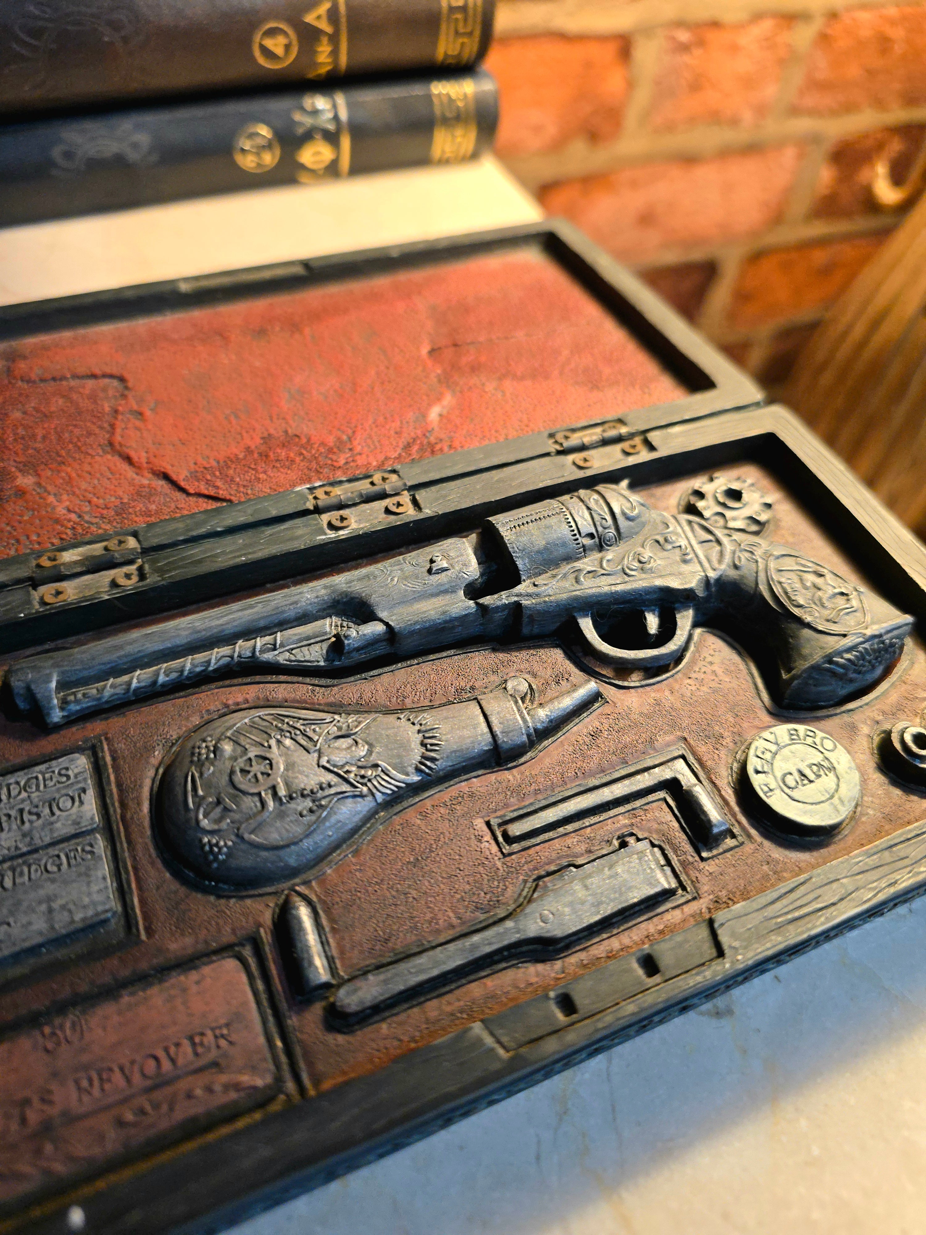 Vintage Western-Style Resin Colt-Look Revolver Trinket Box - Decorative Case with Removable Gun"