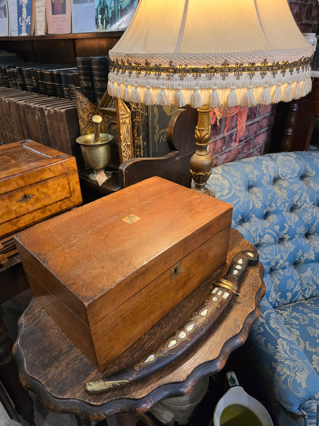Antique 19th Century Victorian antique writing box in walnut